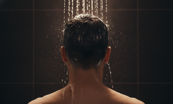 Pomade aus den Haaren waschen: Wasserbasis oder Ölbasis?