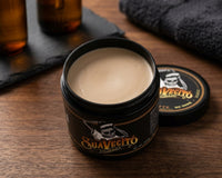 Suavecito Matte Pomade - open potje met zichtbare inhoud en textuur