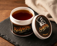 Suavecito Original Hold Pomade - open potje met zichtbare inhoud en textuur