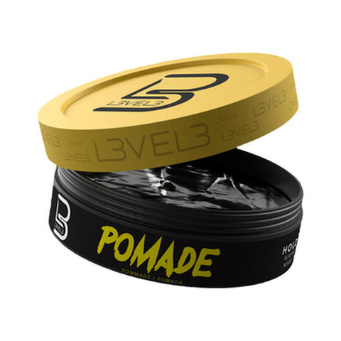 Level3 Transparent Pomade - offener Tiegel mit gelbem Deckel schräg, sichtbare klare Pomade, weißes Studio