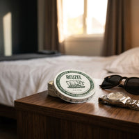 Reuzel Clay Matte Pomade - product in moderne thuis-setting