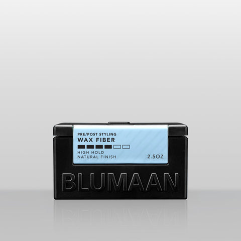Blumaan Wax Fiber - Vorderansicht schwarze Dose mit hellblauem Etikett, starker Halt.