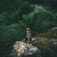 Pomp & Co. Shave Creme, Flasche in natürlicher Umgebung
